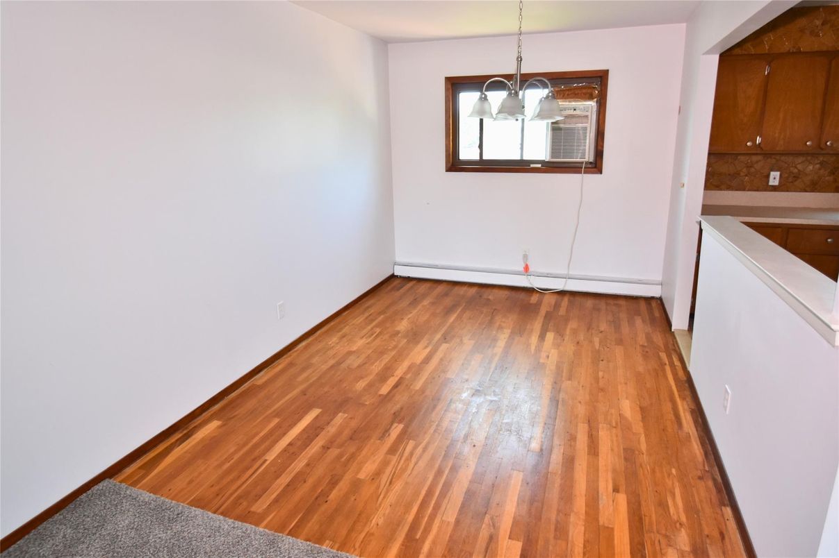 Empty room, Interior, Pendant Lights, Wood Texture Flooring