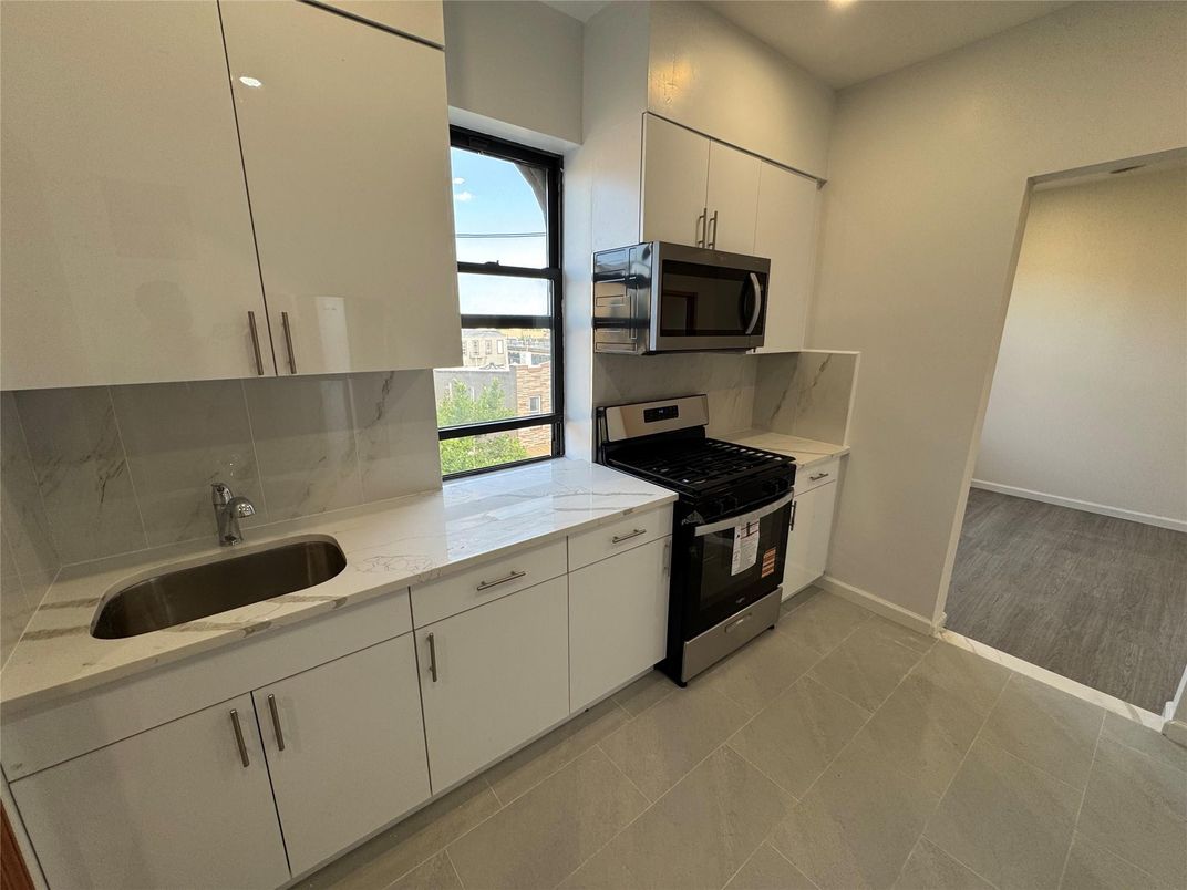 Interior, Kitchen, Marble Walls, Recessed Lighting