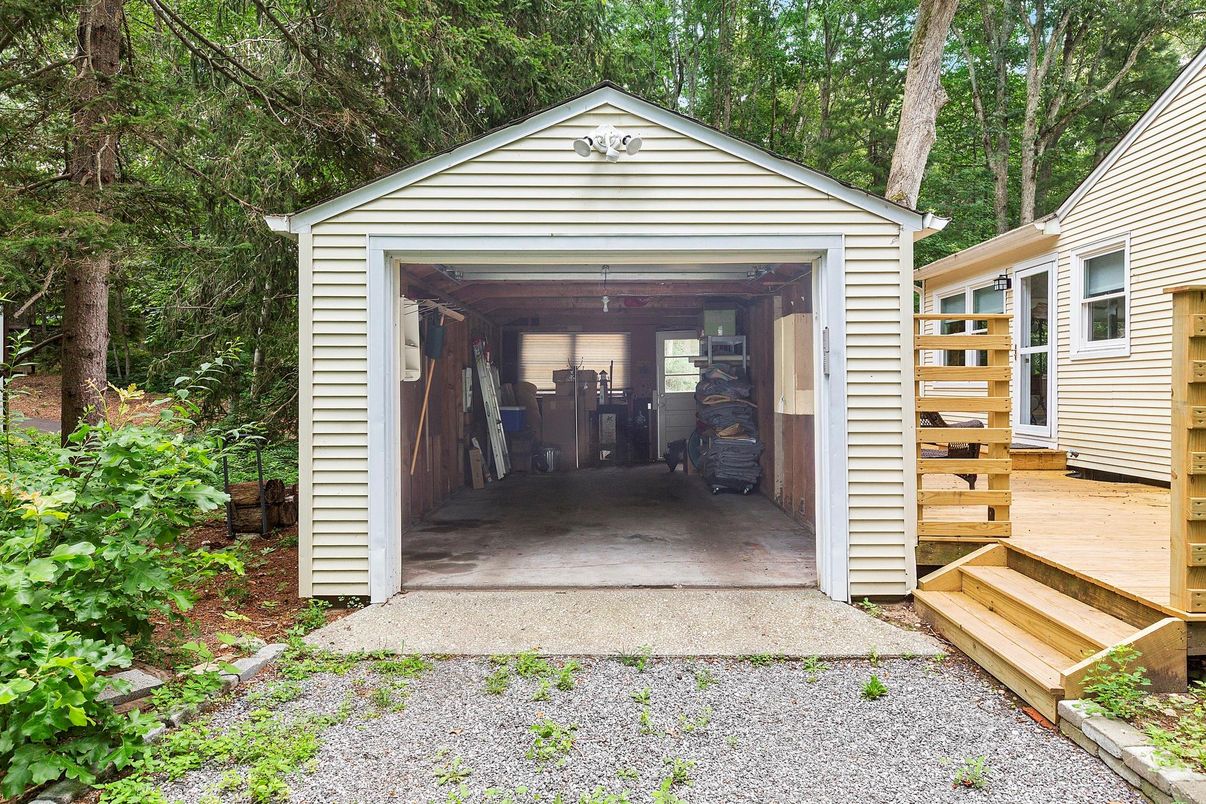 Detached Garage, Exterior
