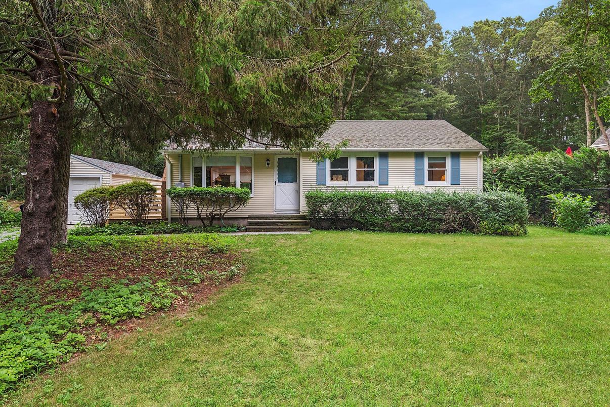 Backyard, Exterior, Facade, Cape Cod