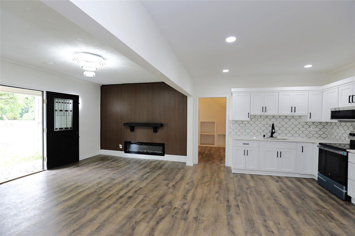 Interior, Kitchen, Recessed Lighting, Wood Texture Flooring