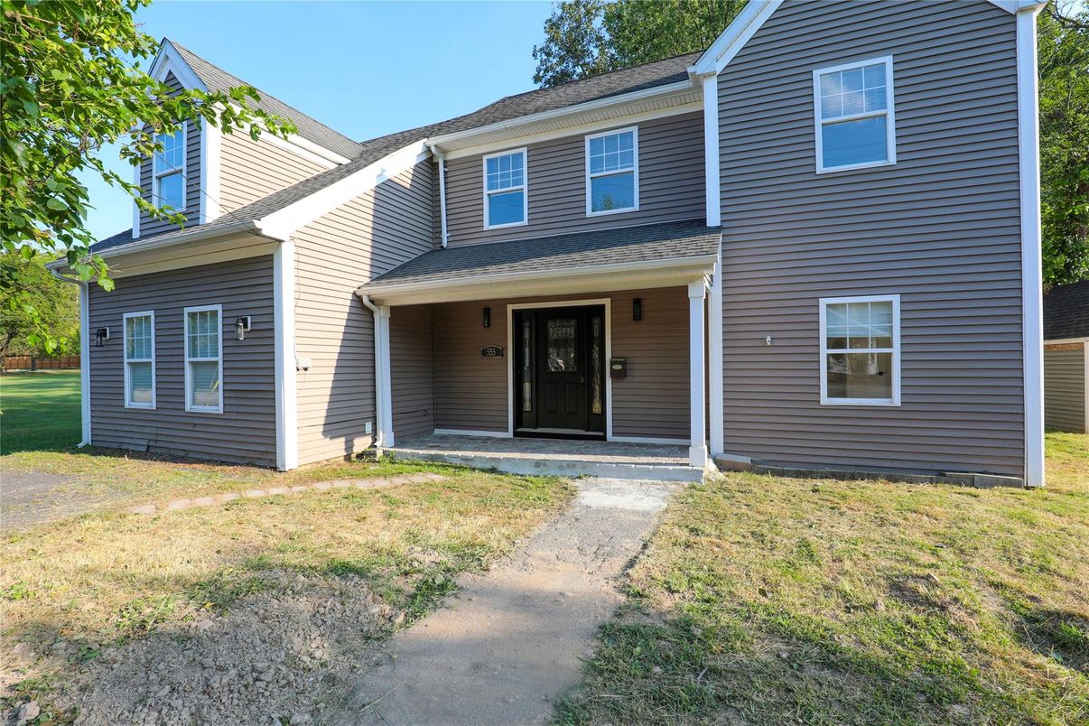 Exterior, Facade, Farmhouse