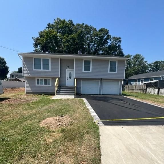 Attached, Exterior, Facade, Raised Ranch