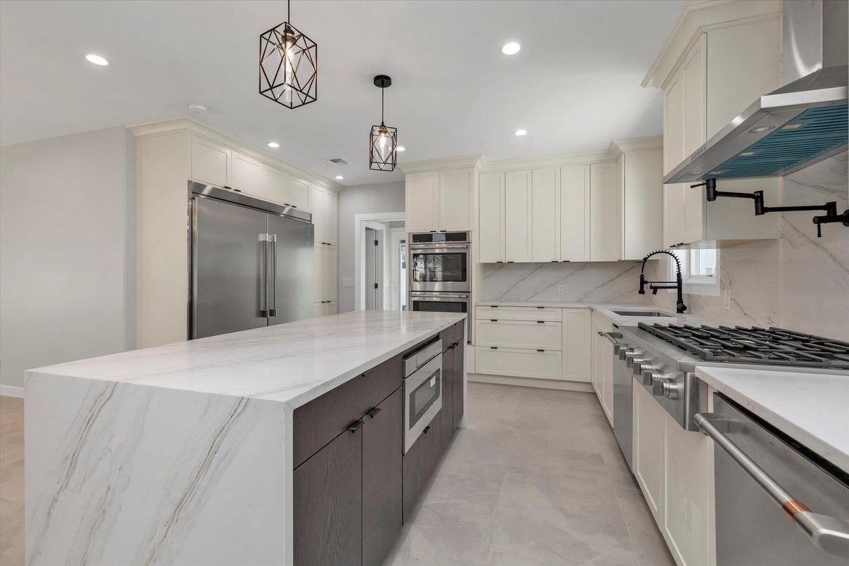 Interior, Kitchen, Pendant Lights, Recessed Lighting, Stainless Steel Appliances