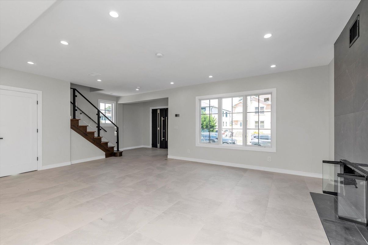 Empty room, Interior, Recessed Lighting