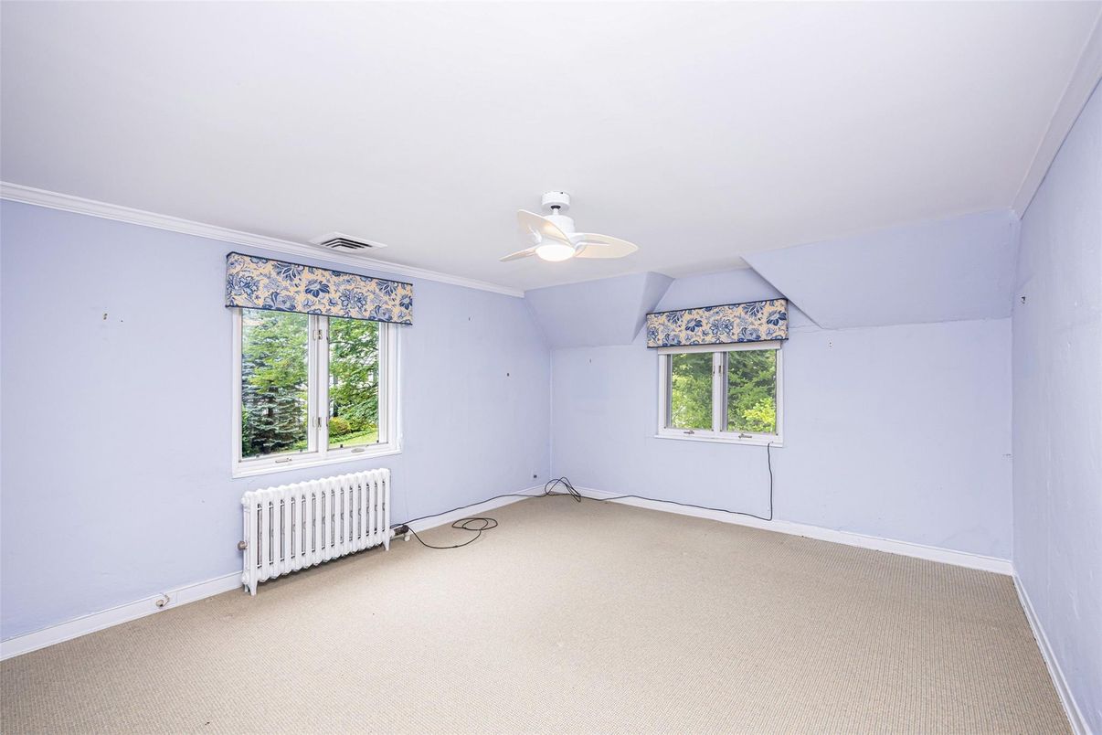 Empty room, Interior
