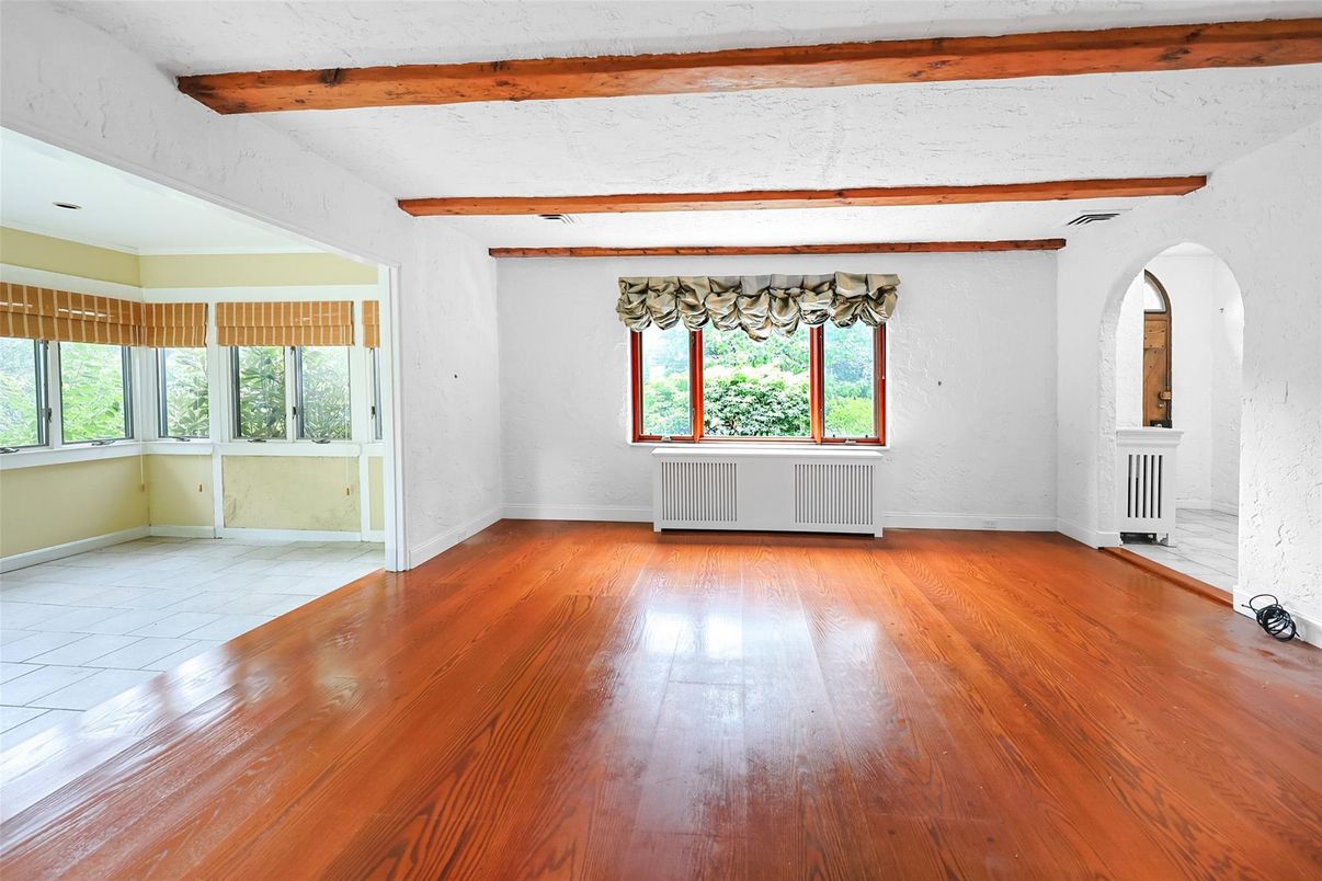 Empty room, Interior, Wooden Beams, Wood Texture Flooring