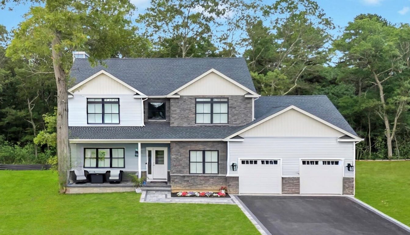 Attached, Exterior, Facade, Farmhouse