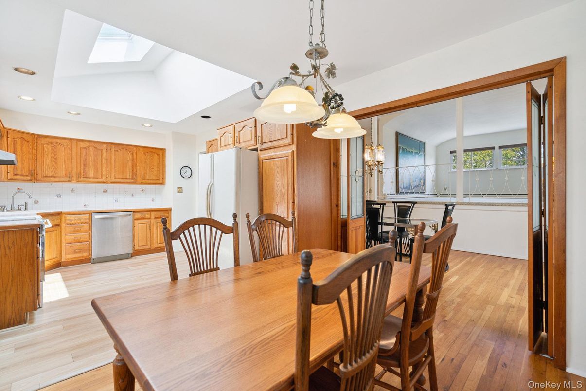 Dining room, Interior, Kitchen, Pendant Lights, Recessed Lighting, Wood Texture Flooring
