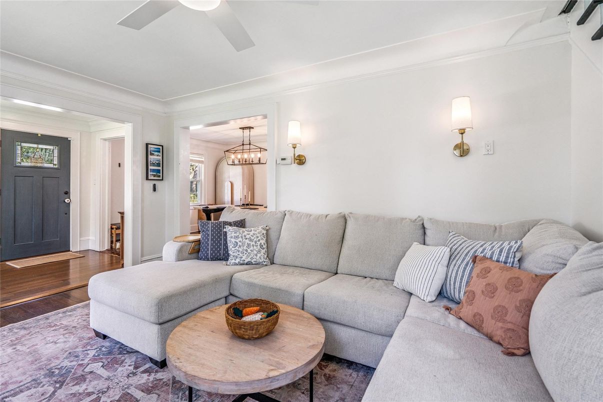 Interior, Living room, Pendant Lights, Wood Texture Flooring