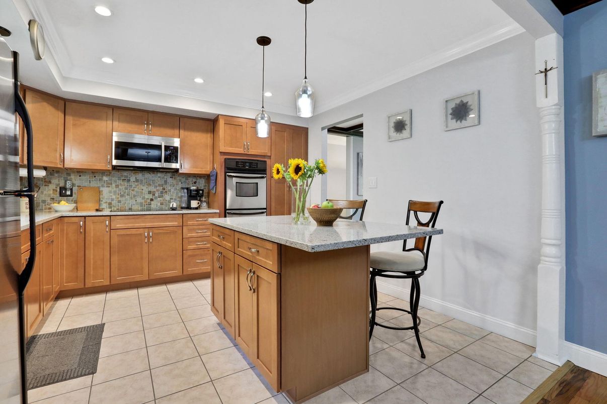 Interior, Kitchen, Pendant Lights, Recessed Lighting, Stainless Steel Appliances