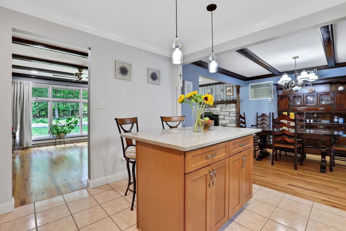 Chandelier, Dining room, Interior, Kitchen, Pendant Lights, Wooden Beams, Wood Texture Flooring