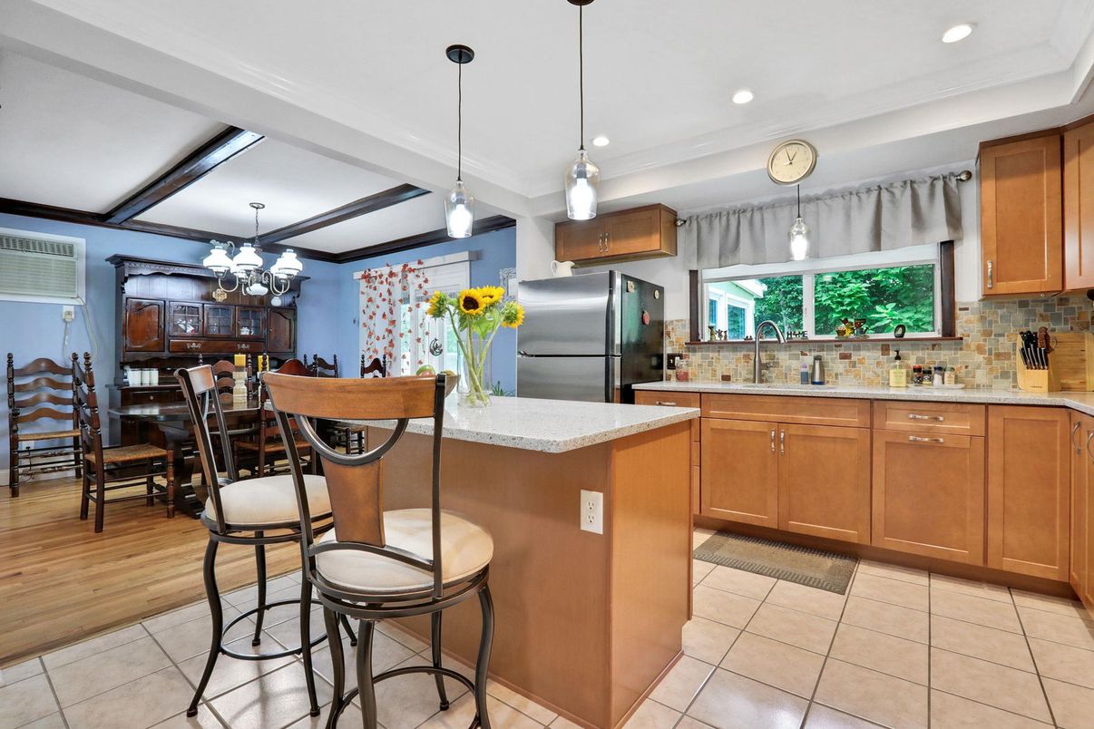 Chandelier, Dining room, Interior, Kitchen, Pendant Lights, Recessed Lighting, Stainless Steel Appliances, Wood Texture Flooring
