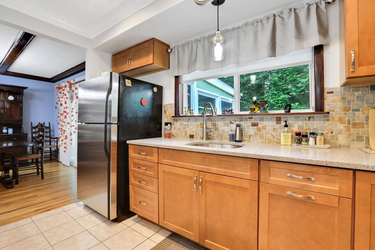 Dining room, Interior, Kitchen, Pendant Lights, Stainless Steel Appliances, Wood Texture Flooring
