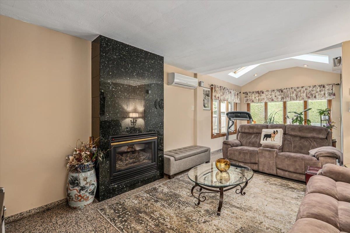 Fireplace, Interior, Living room, Recessed Lighting