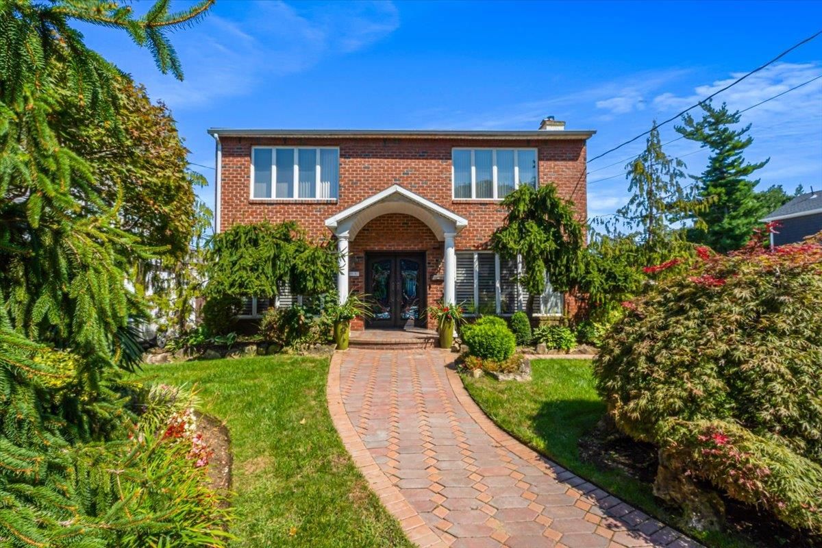Backyard, Exterior, Facade, Brick Facade, Georgian