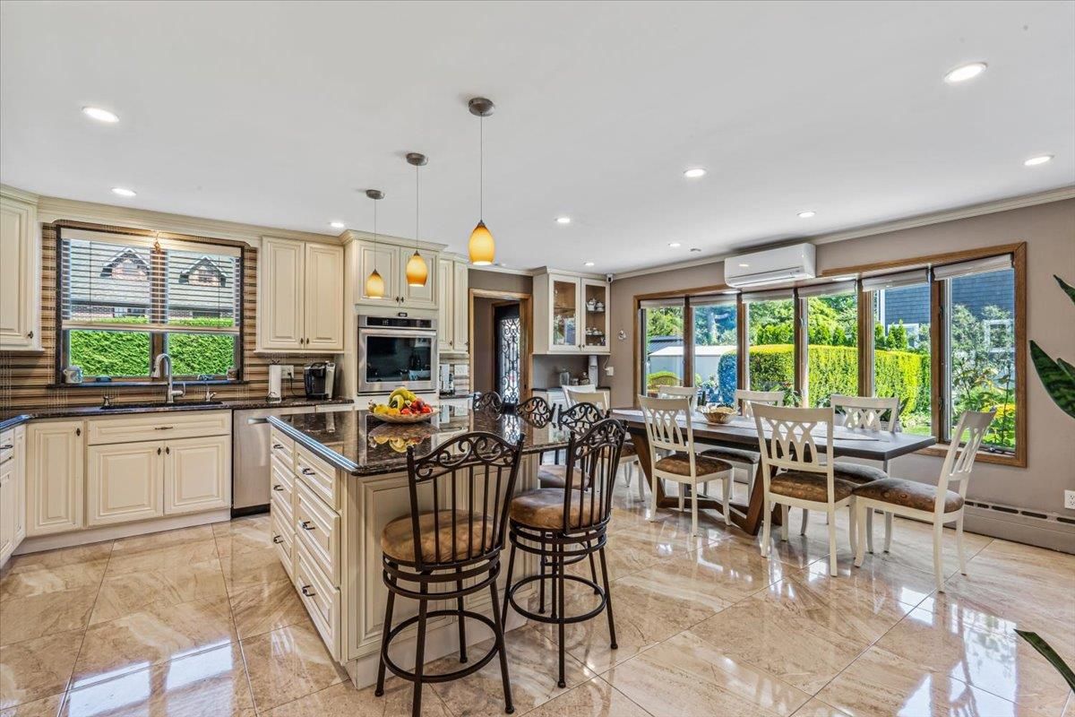 Dining room, Interior, Kitchen, Pendant Lights, Recessed Lighting, Stainless Steel Appliances