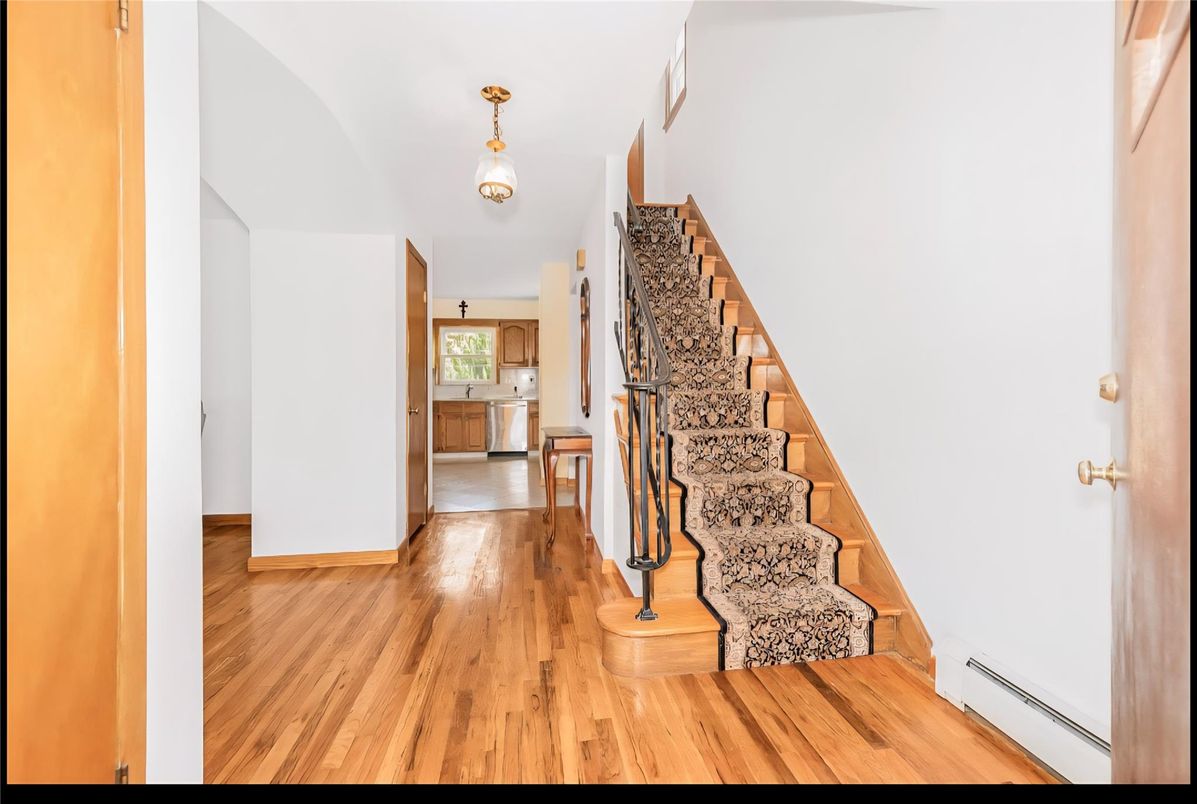 Interior, Pendant Lights, Wood Texture Flooring