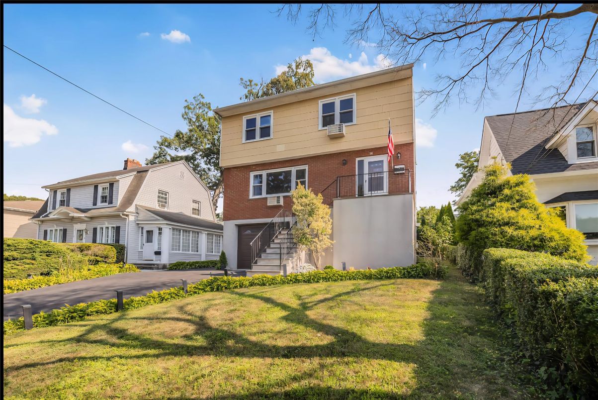 Exterior, Facade, Brick Facade, American Foursquare