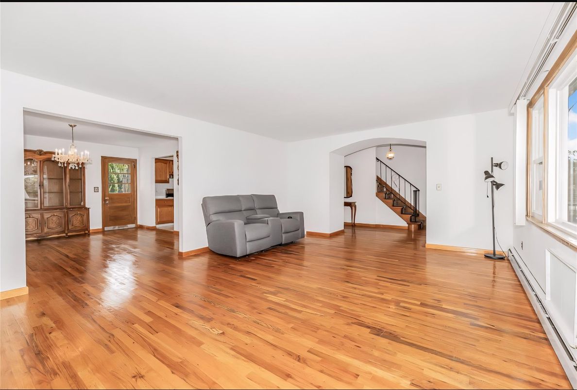 Chandelier, Empty room, Interior, Wood Texture Flooring