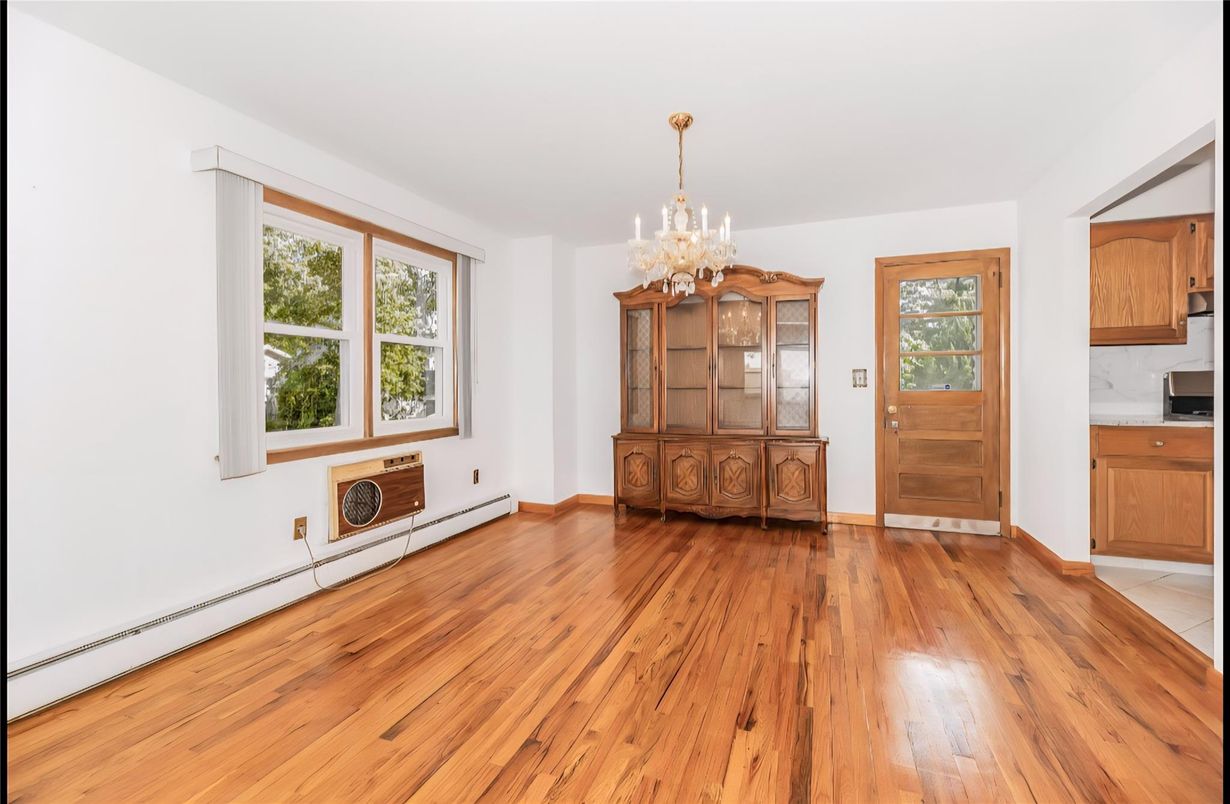Chandelier, Interior, Kitchen, Wood Texture Flooring