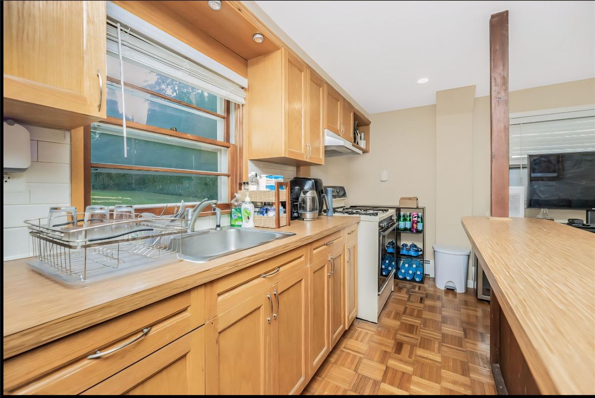 Dining room, Interior, Kitchen, Recessed Lighting, Wood Texture Flooring