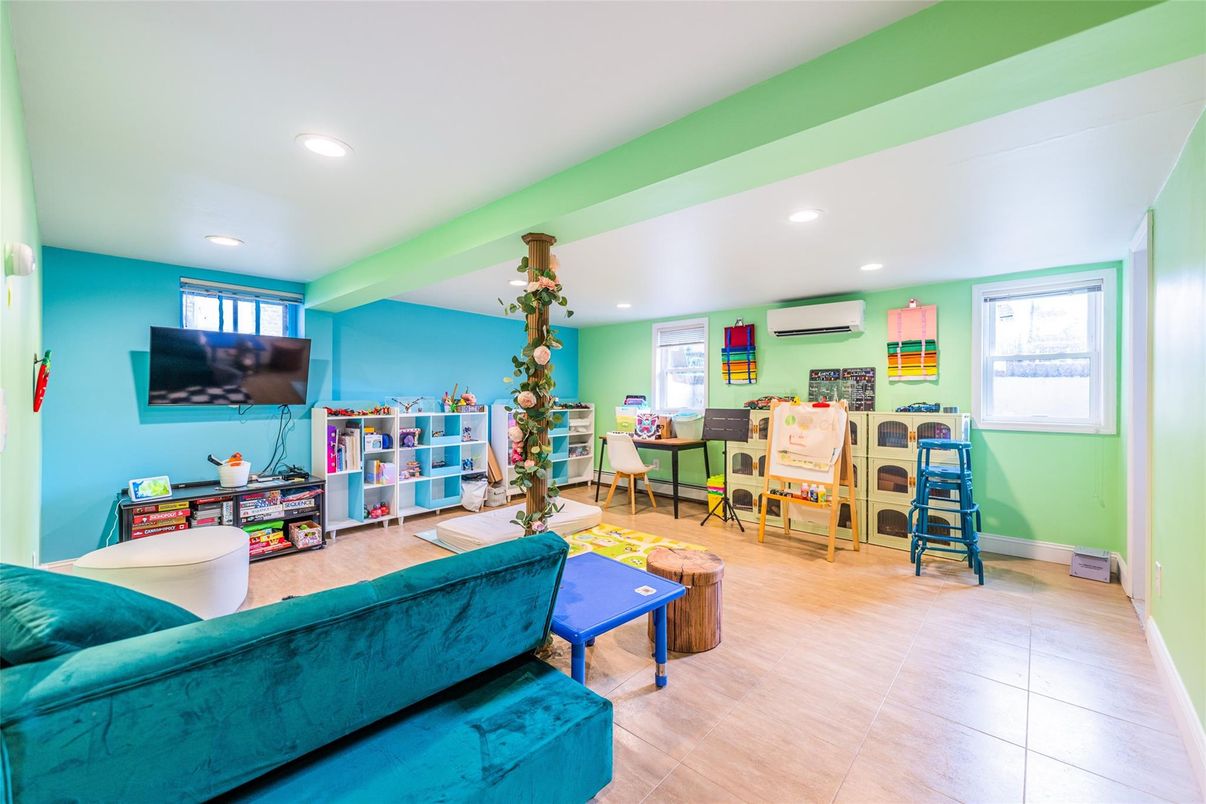 Dining room, Interior, Living room, Recessed Lighting