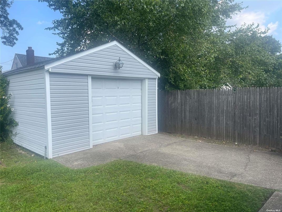 Detached Garage, Exterior