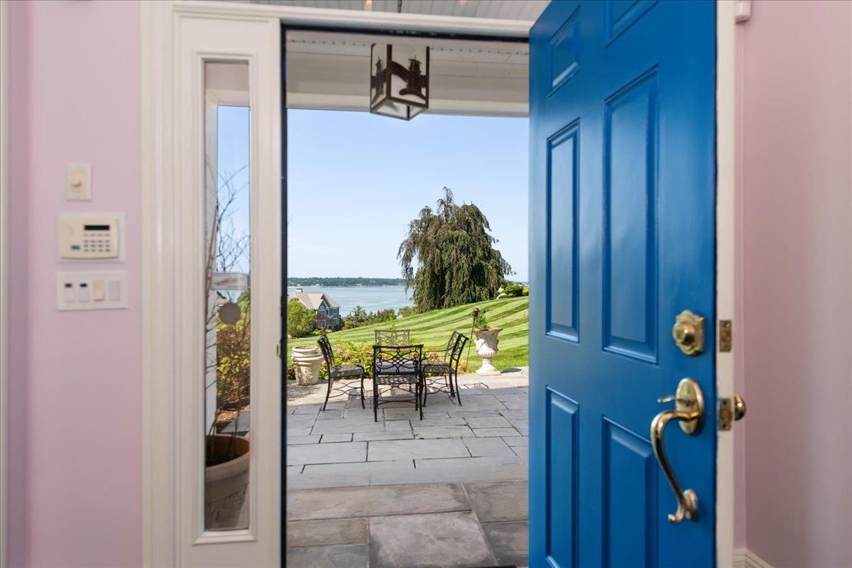 Exterior, Interior, Water