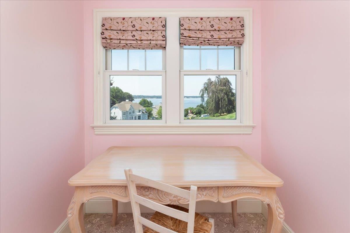 Dining room, Interior, Water