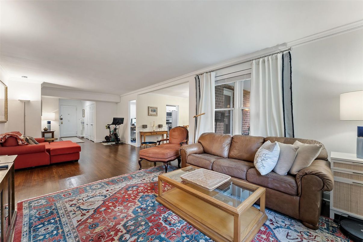 Fitness Equipment, Interior, Living room, Wood Texture Flooring