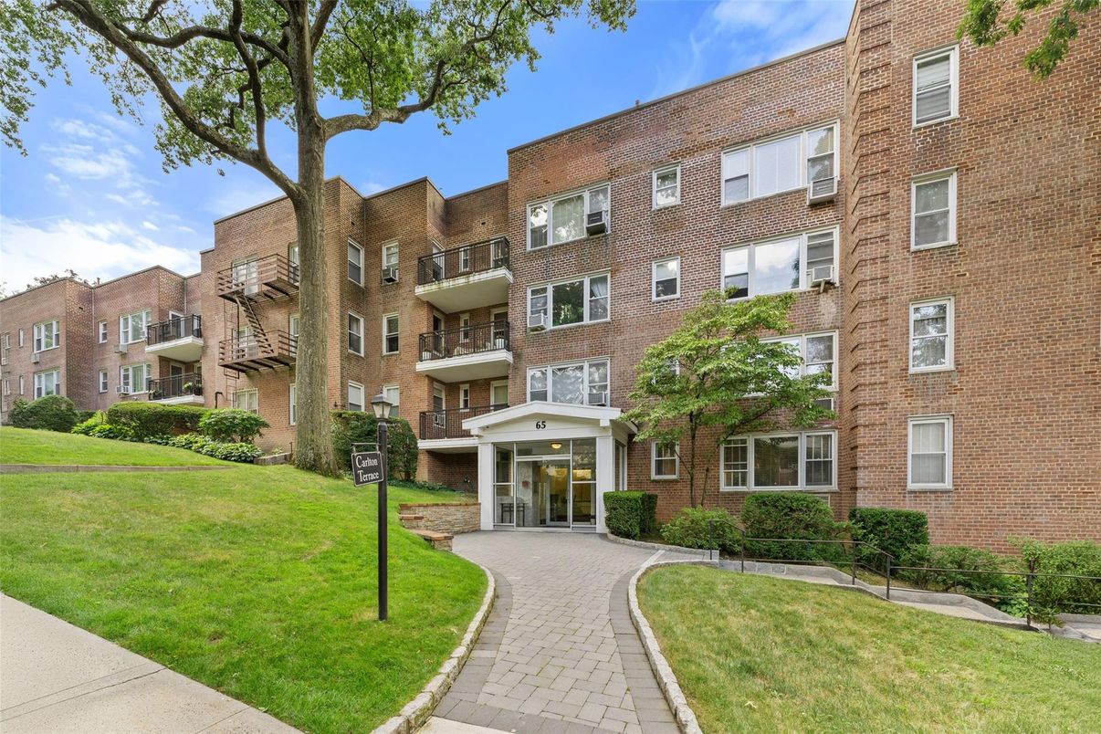 Backyard, Exterior, Facade, Brick Facade, Condo Building
