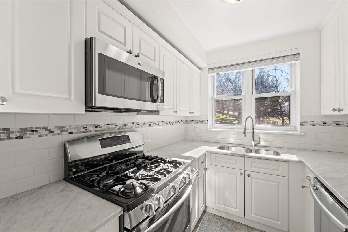 Interior, Kitchen, Marble, Stainless Steel Appliances