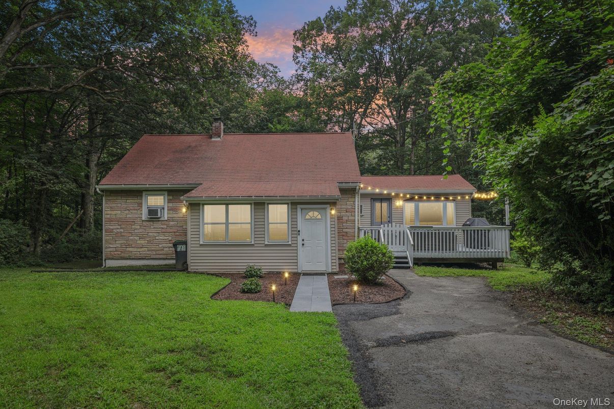 Backyard, Exterior, Facade, Cape Cod