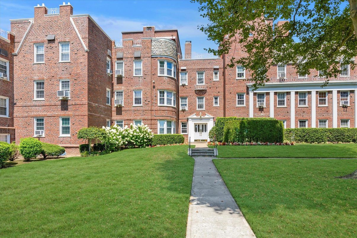 Backyard, Exterior, Facade, Brick Facade, Condo Building