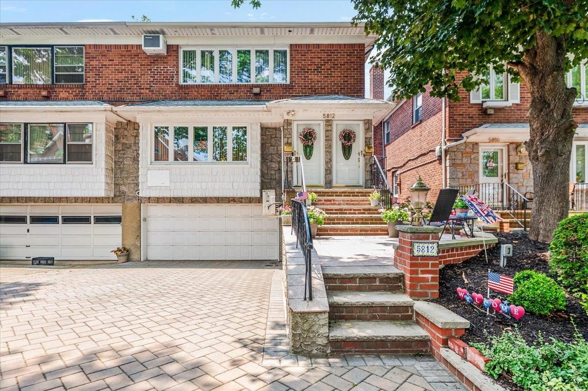 Attached, Exterior, Facade, Brick Facade, Rowhouse