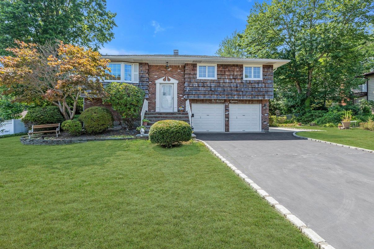 Attached, Exterior, Facade, Brick Facade, Raised Ranch