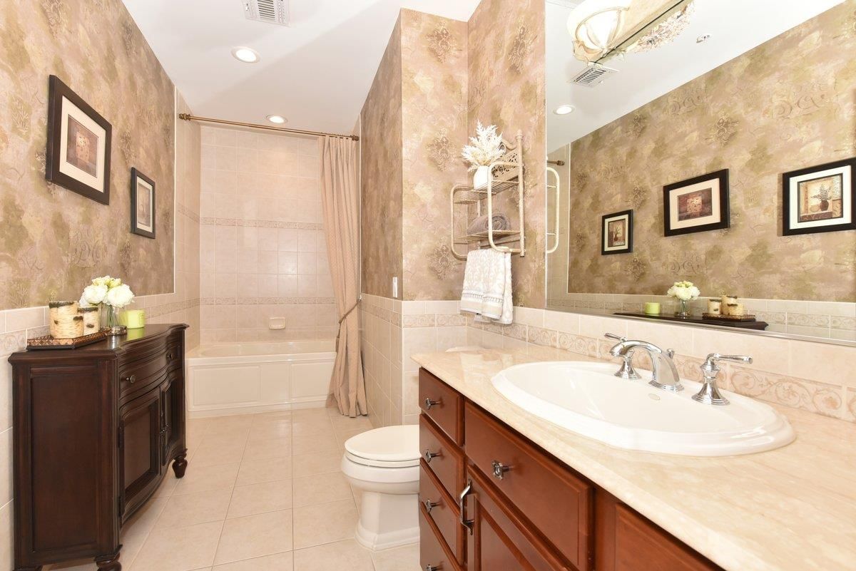 Bathroom, Interior, Recessed Lighting