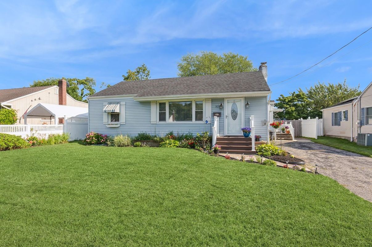 Backyard, Exterior, Facade, Cape Cod