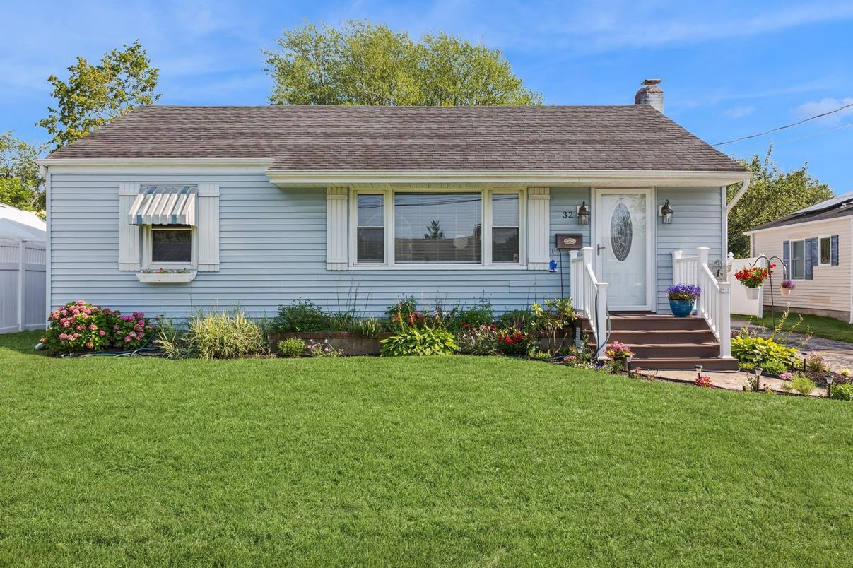 Backyard, Exterior, Facade, Cape Cod