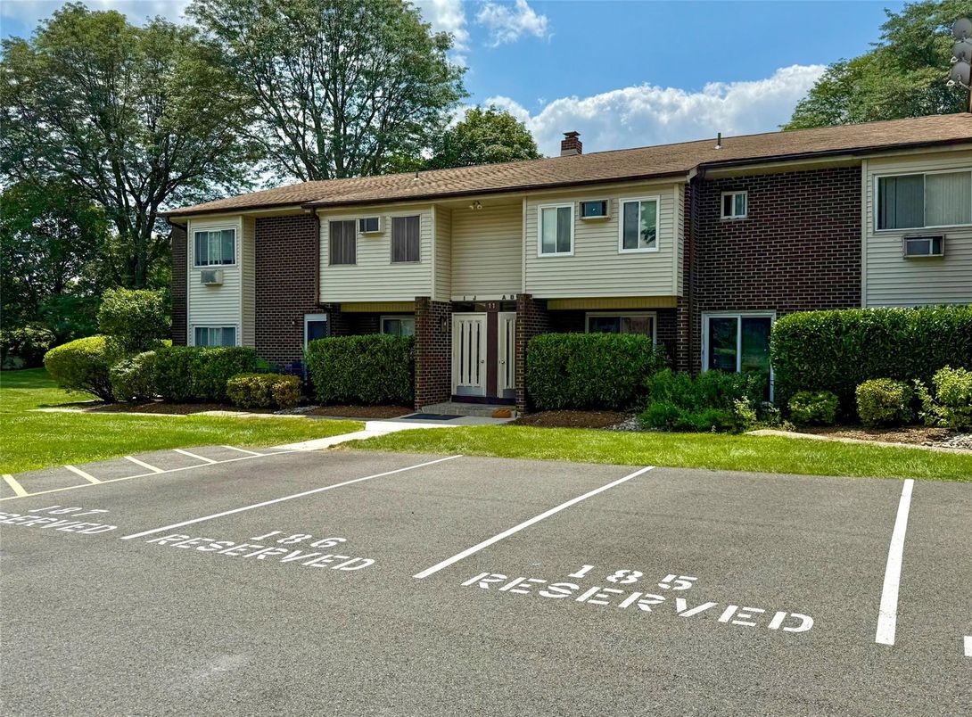 Exterior, Facade, Brick Facade, Raised Ranch
