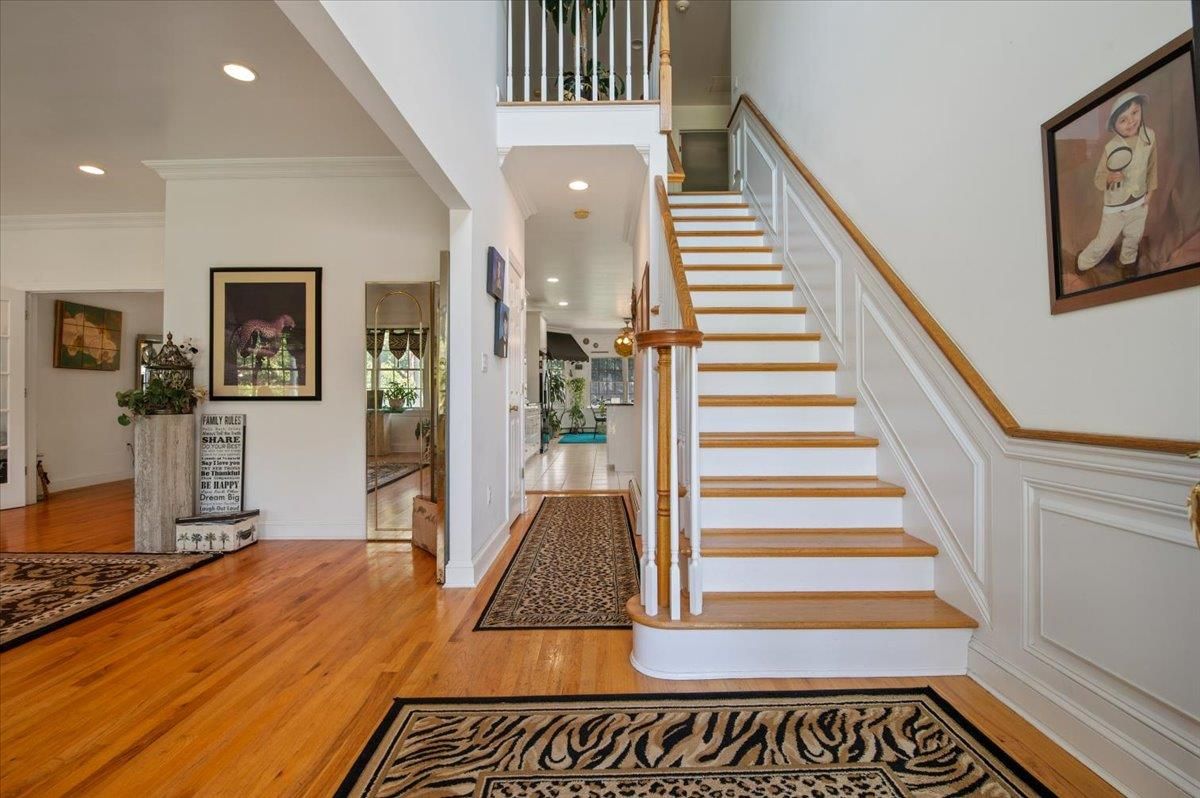 Interior, Recessed Lighting, Wood Texture Flooring