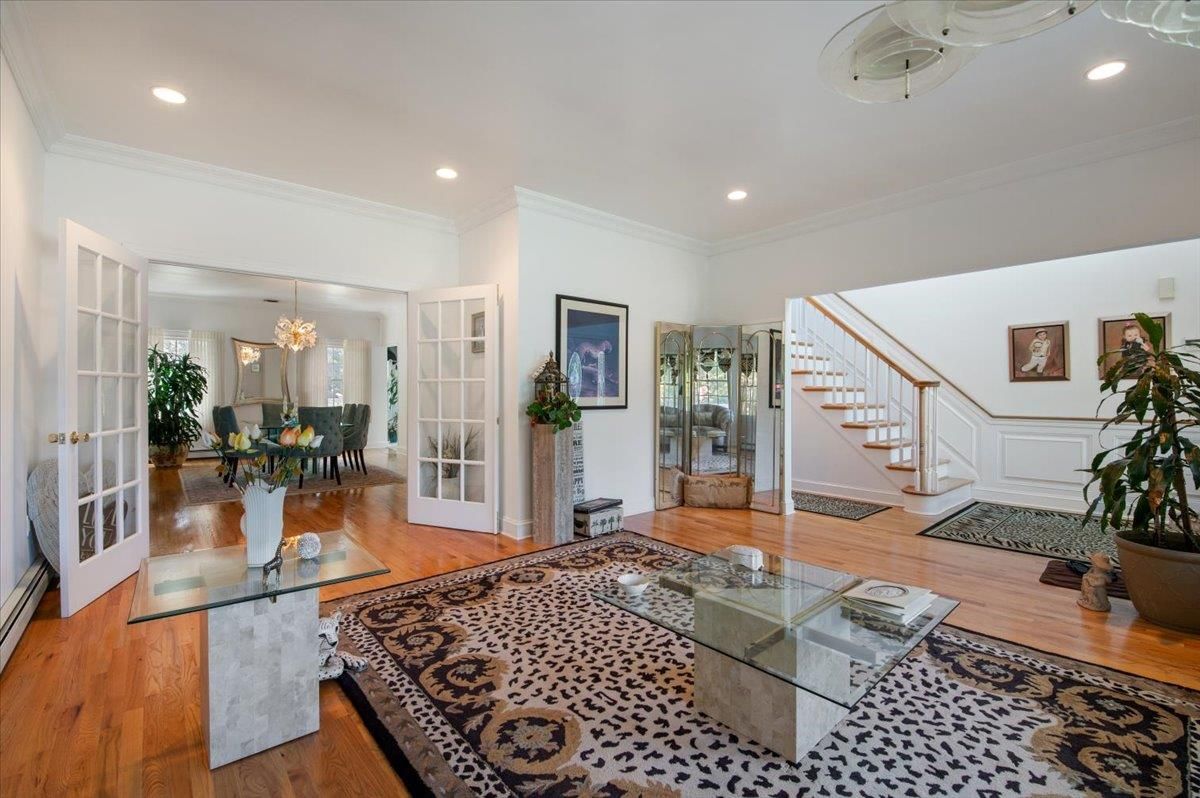 Chandelier, Dining room, Interior, Recessed Lighting, Wood Texture Flooring