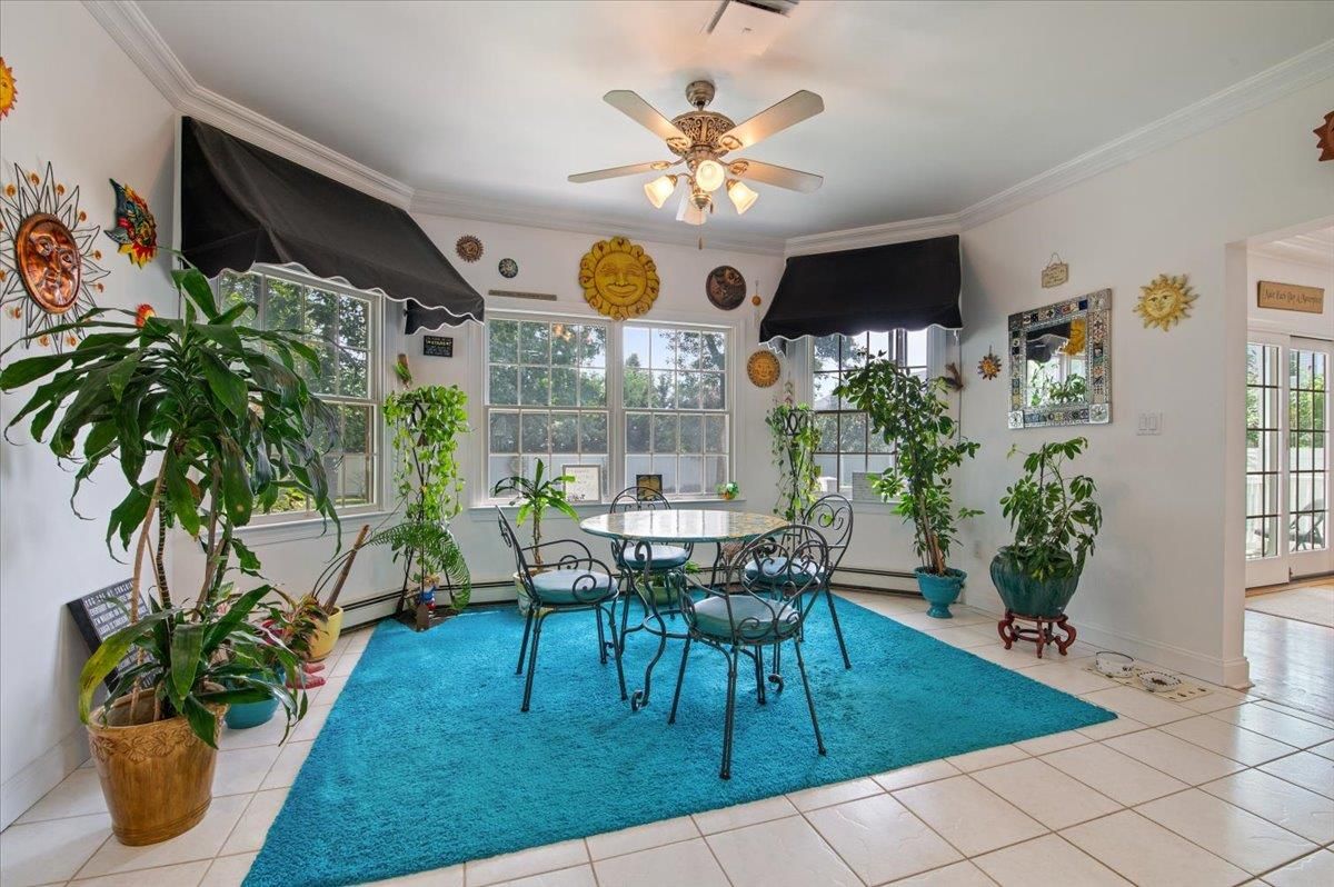 Dining room, Interior