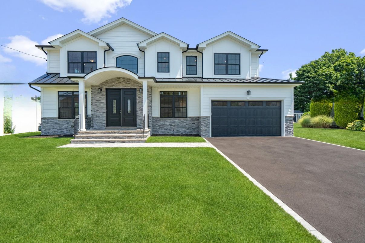 Attached, Exterior, Facade, Farmhouse