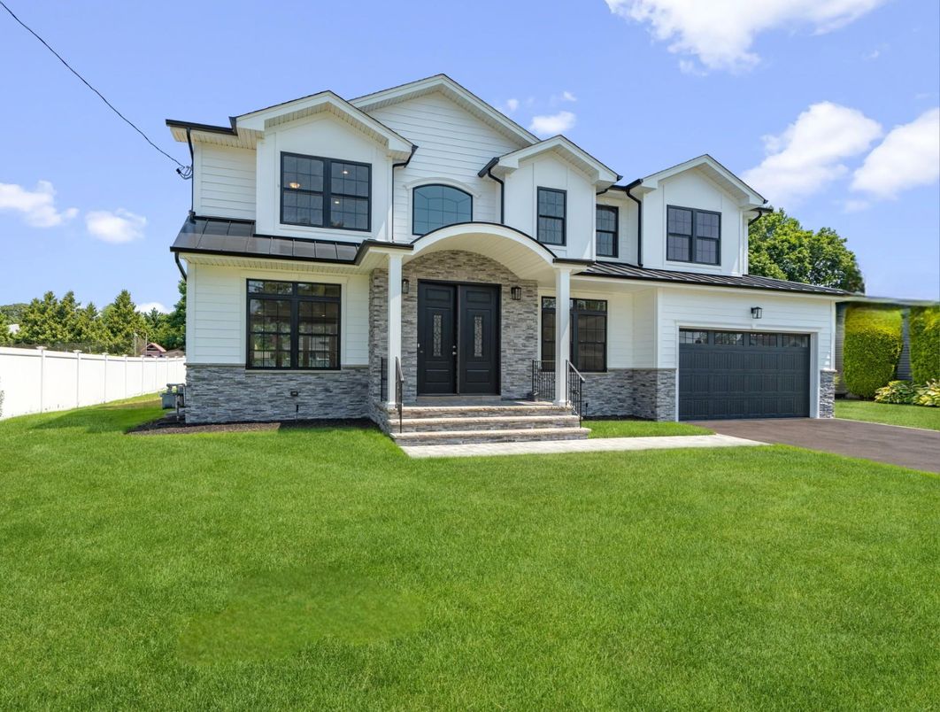 Attached, Exterior, Facade, Farmhouse