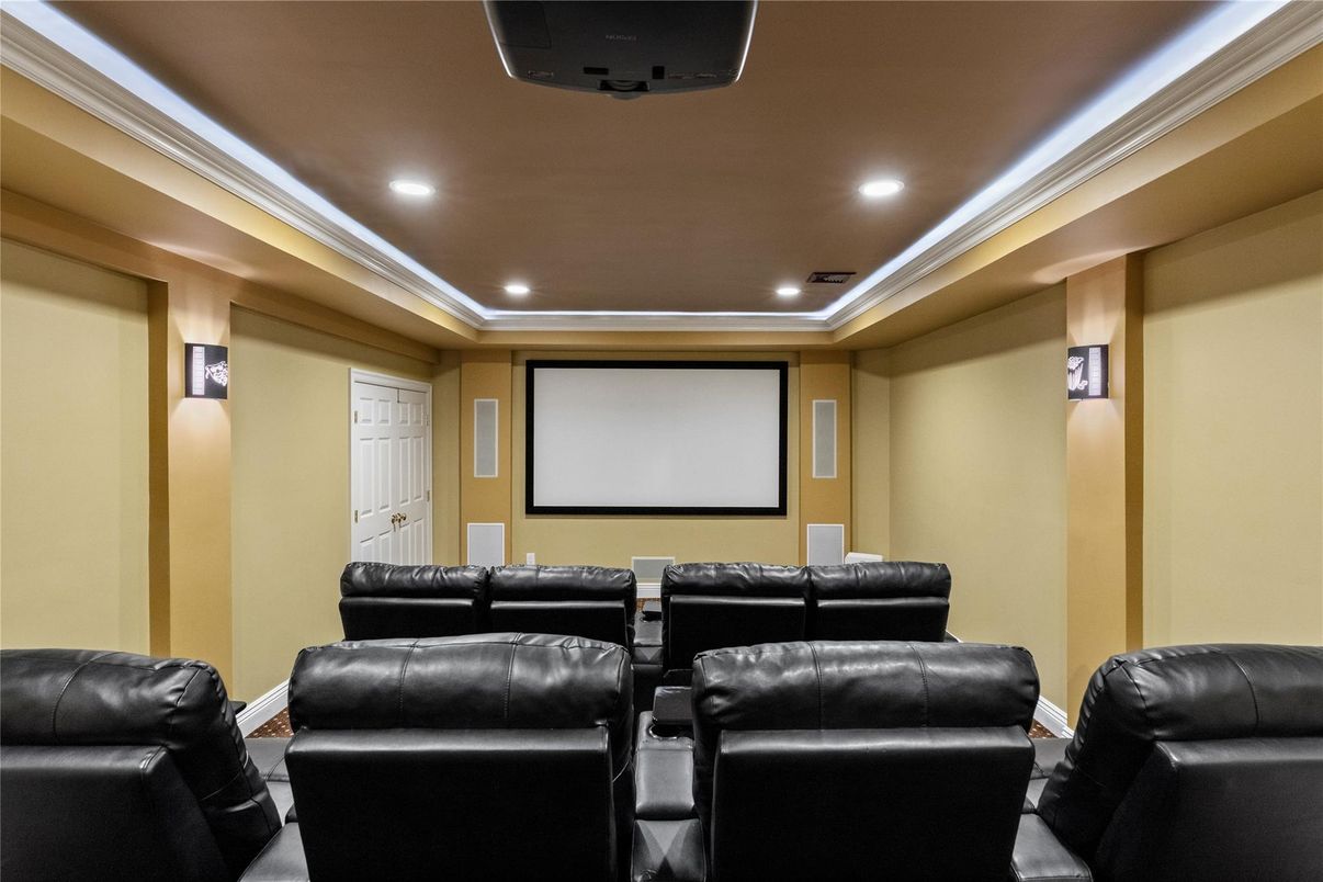 Interior, Projection Screen, Recessed Lighting, Theatre Room