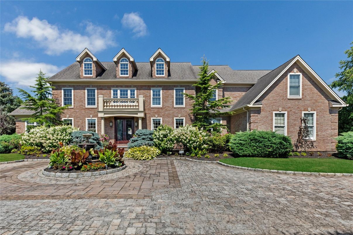 Exterior, Facade, Brick Facade, Georgian
