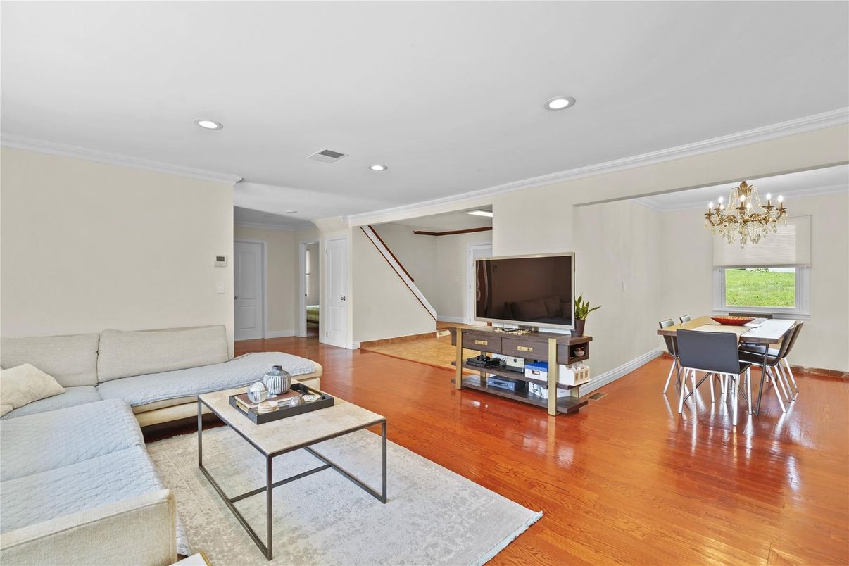 Chandelier, Dining room, Interior, Living room, Recessed Lighting, Wood Texture Flooring