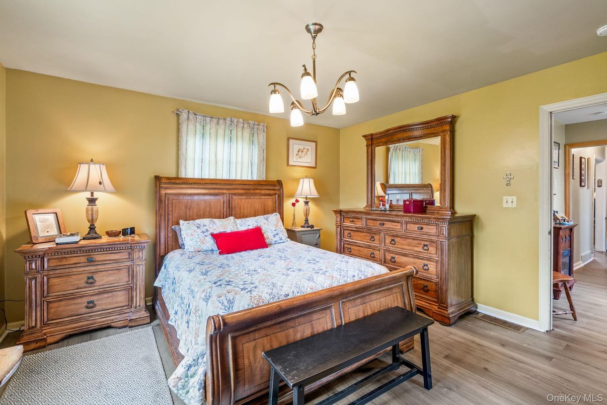 Bedroom, Interior, Pendant Lights, Wood Texture Flooring